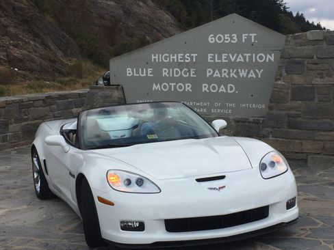 Used 2012 Chevrolet Corvette Grand Sport w/ 3LT Preferred Equipment Group RWD image 2