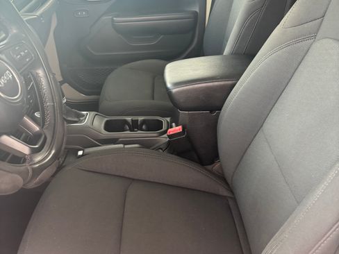 Used 2020 Jeep Gladiator Sport w/ Quick Order Package 24S AWD/4WD image 6