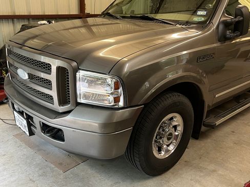 Used 2005 Ford Excursion Limited RWD image 2