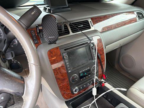 Used 2007 Chevrolet Avalanche LTZ w/ LTZ Preferred Equipment Group RWD image 12