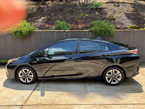 Used 2017 Toyota Prius Four Touring FWD image 1