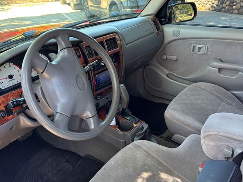 Used 2004 Toyota Tacoma 2WD Xtracab image 4