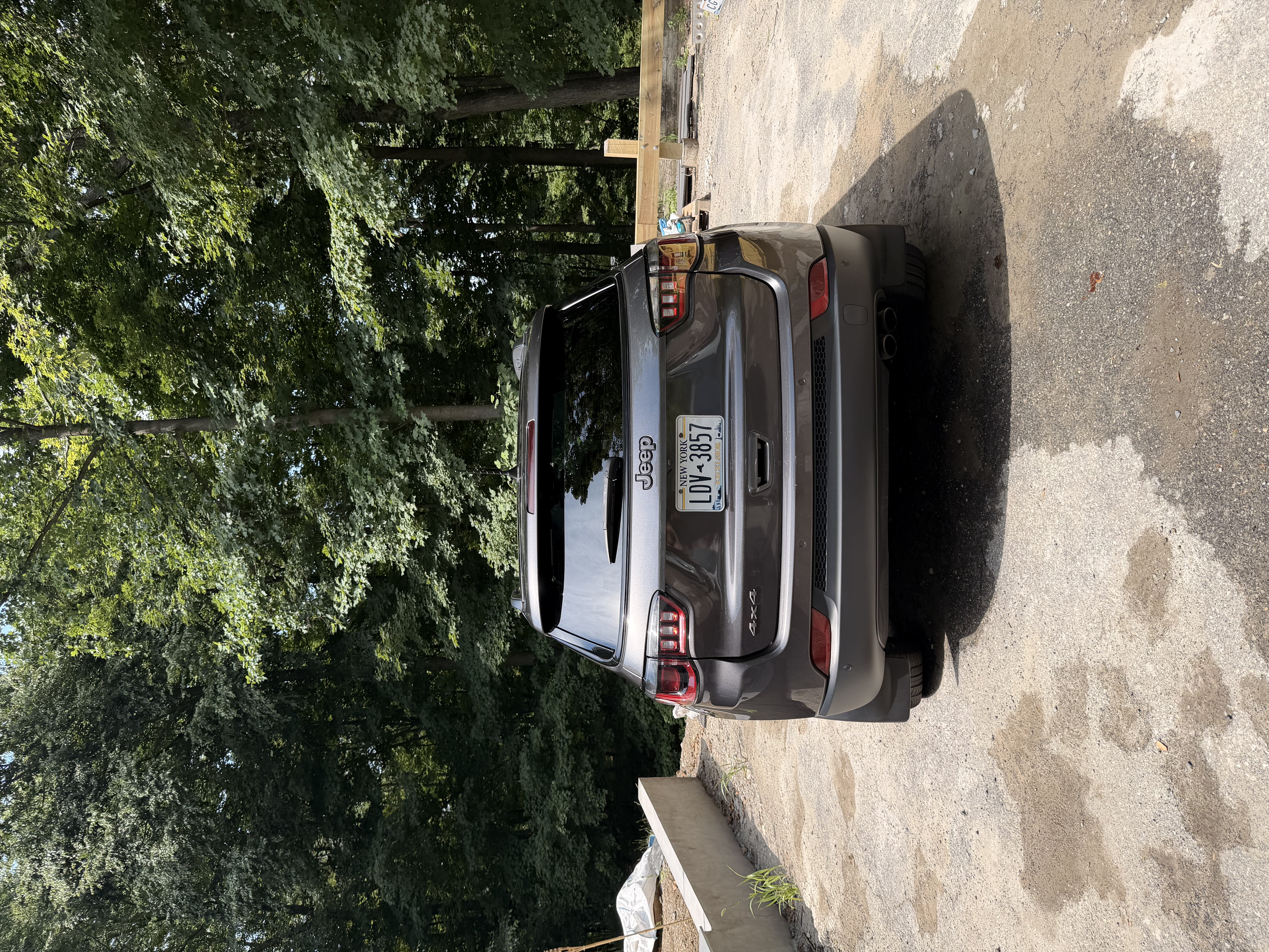 Used 2021 Jeep Compass Latitude w/ Sun and Sound Group AWD/4WD image 2
