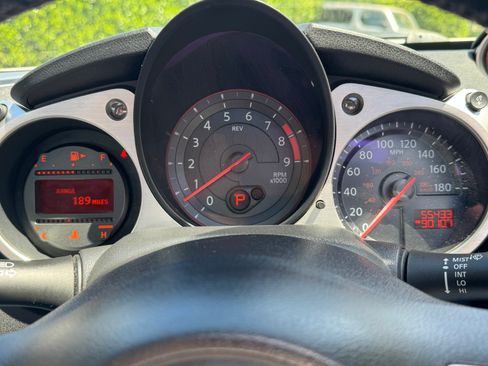 Used 2015 Nissan 370Z Touring image 28