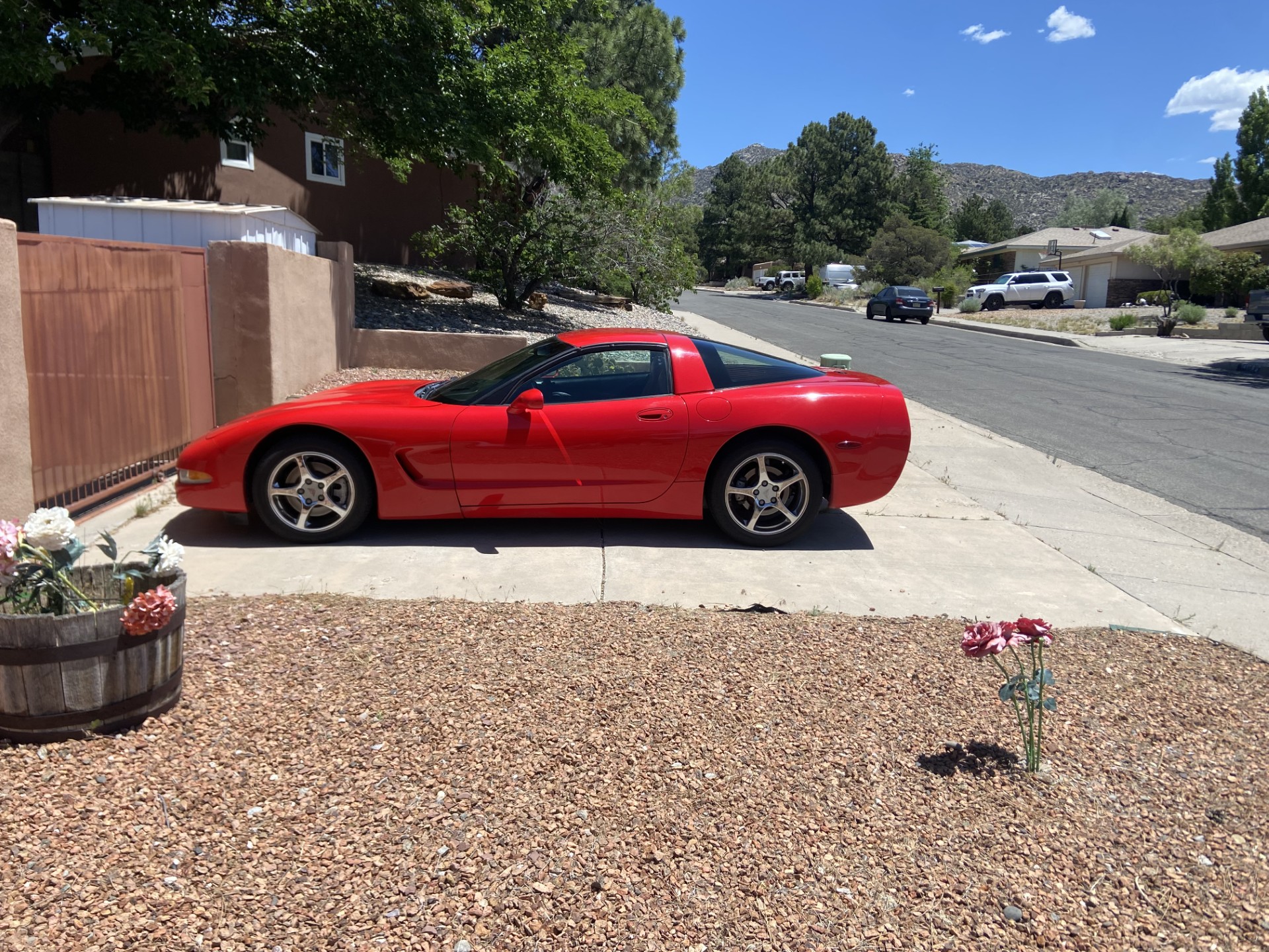 Used 2001 Chevrolet Corvette Coupe w/ Preferred Equipment Group2 RWD image 9