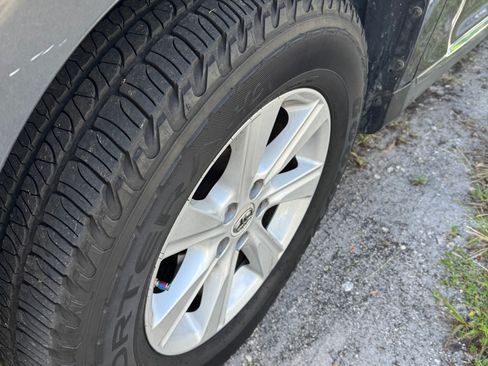 Used 2012 Toyota Highlander FWD image 9