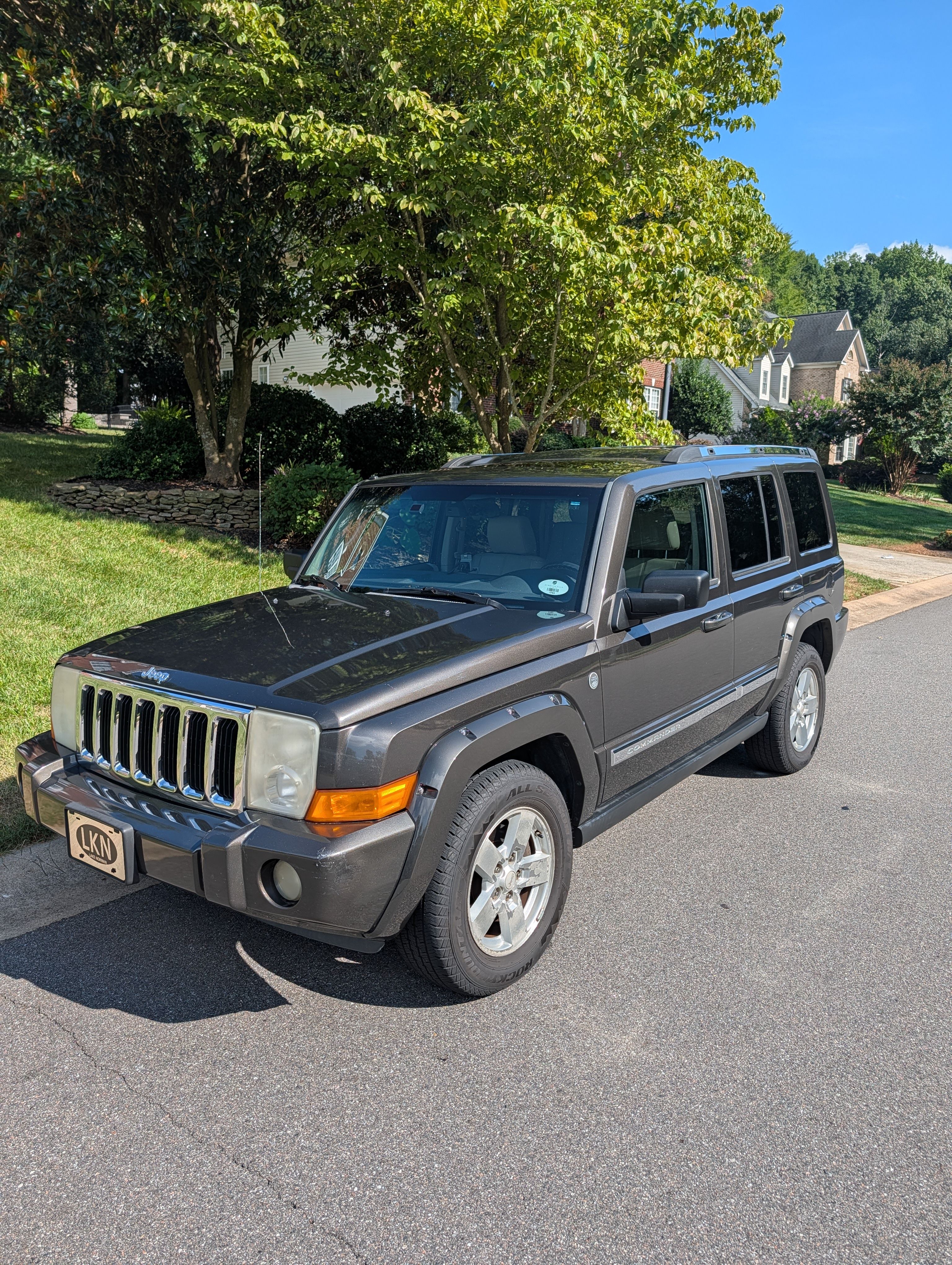 Used 2006 Jeep Commander Limited AWD/4WD image 1