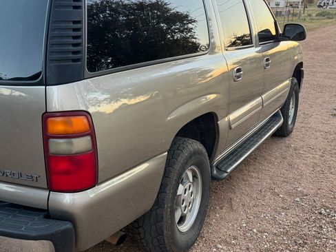 Used 2001 Chevrolet Suburban LT w/ LT Preferred Equipment Group image 2