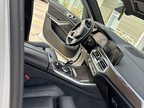 Used 2023 BMW X5 xDrive40i w/ Premium Package image 10