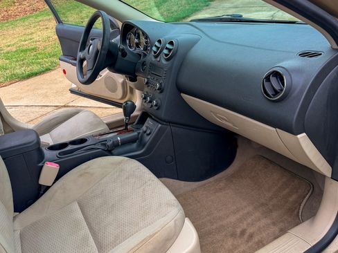 Used 2006 Pontiac G6 Sedan w/ Premium Value Package image 12