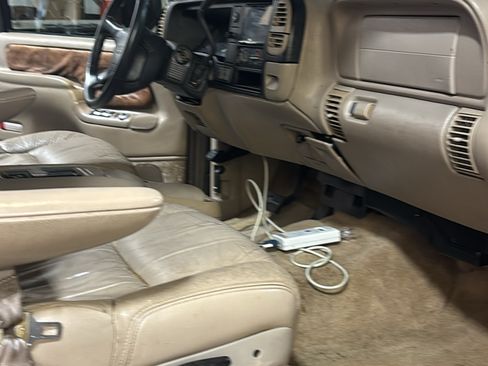 Used 1997 GMC Yukon 4WD 4-Door w/ Marketing Opt Pkg 5 image 4