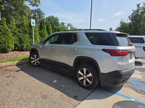 Used 2022 Chevrolet Traverse LT FWD image 6