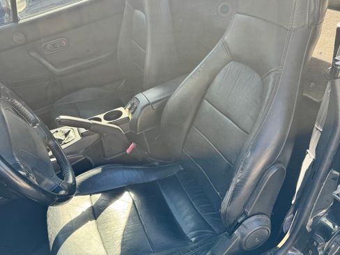 Used 1996 MAZDA MX-5 Miata RWD image 8