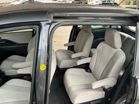 Used 2013 MAZDA MAZDA5 Touring FWD image 8