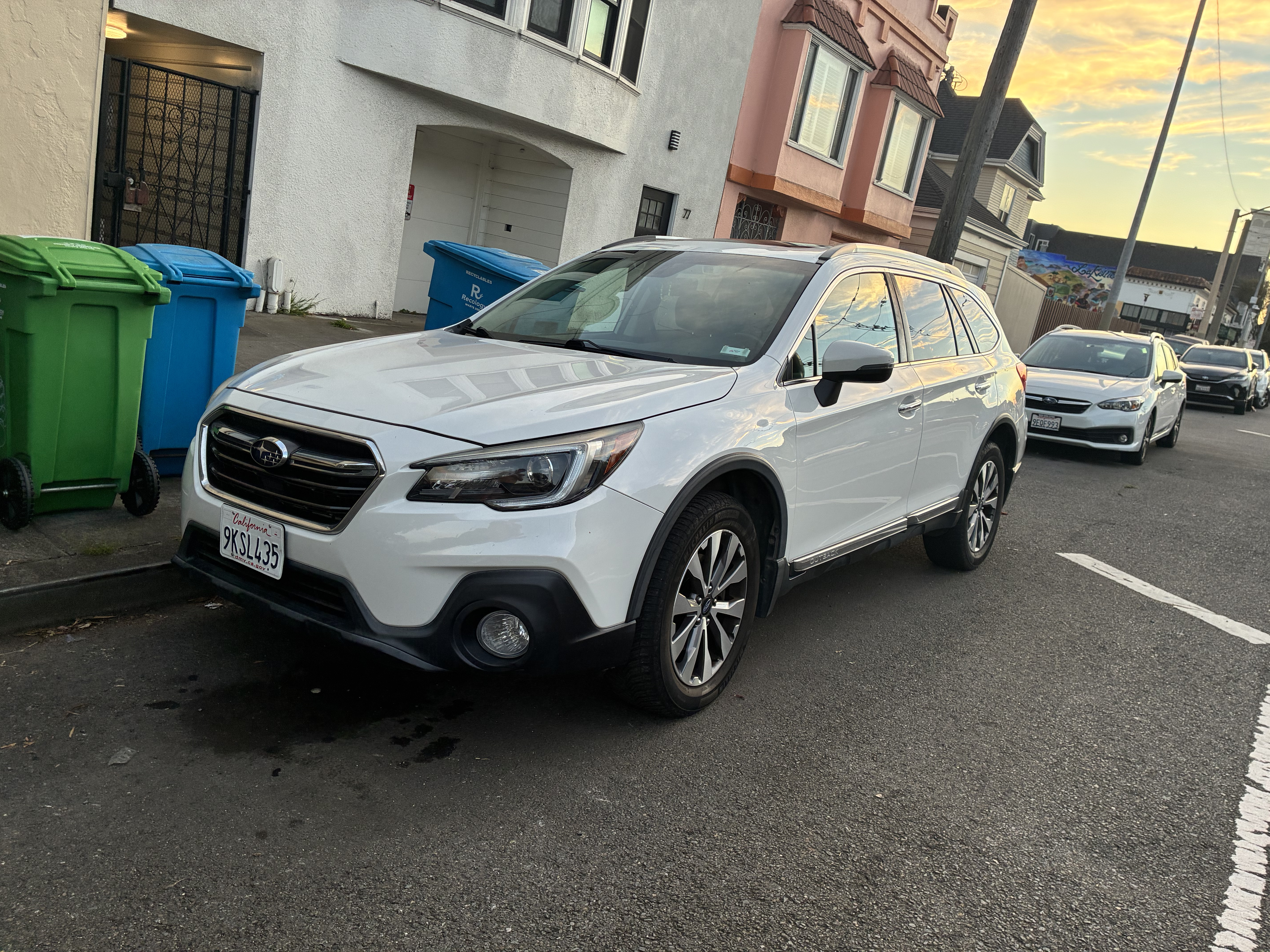 Used 2018 Subaru Outback 3.6R Touring w/ Popular Package #3 AWD/4WD image 1