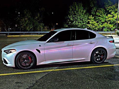 Used 2020 Alfa Romeo Giulia Quadrifoglio image 7