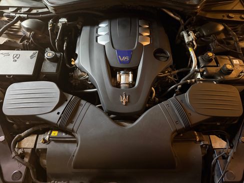 Used 2017 Maserati Quattroporte S GranLusso image 16