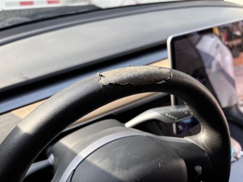 Used 2022 Tesla Model Y Long Range image 12