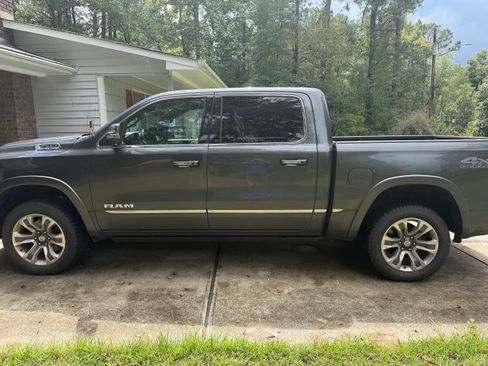 Used 2022 RAM 1500 Limited w/ Off-Road Group AWD/4WD image 4