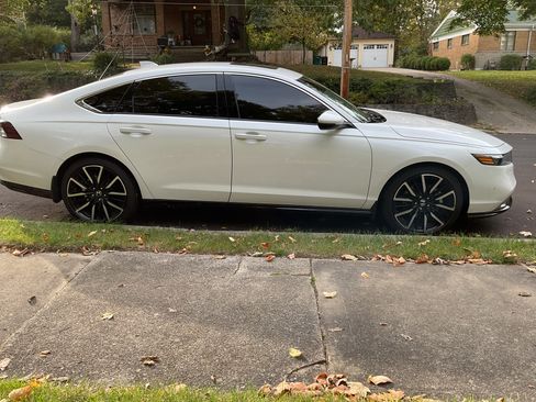 Used 2025 Honda Accord Touring image 2