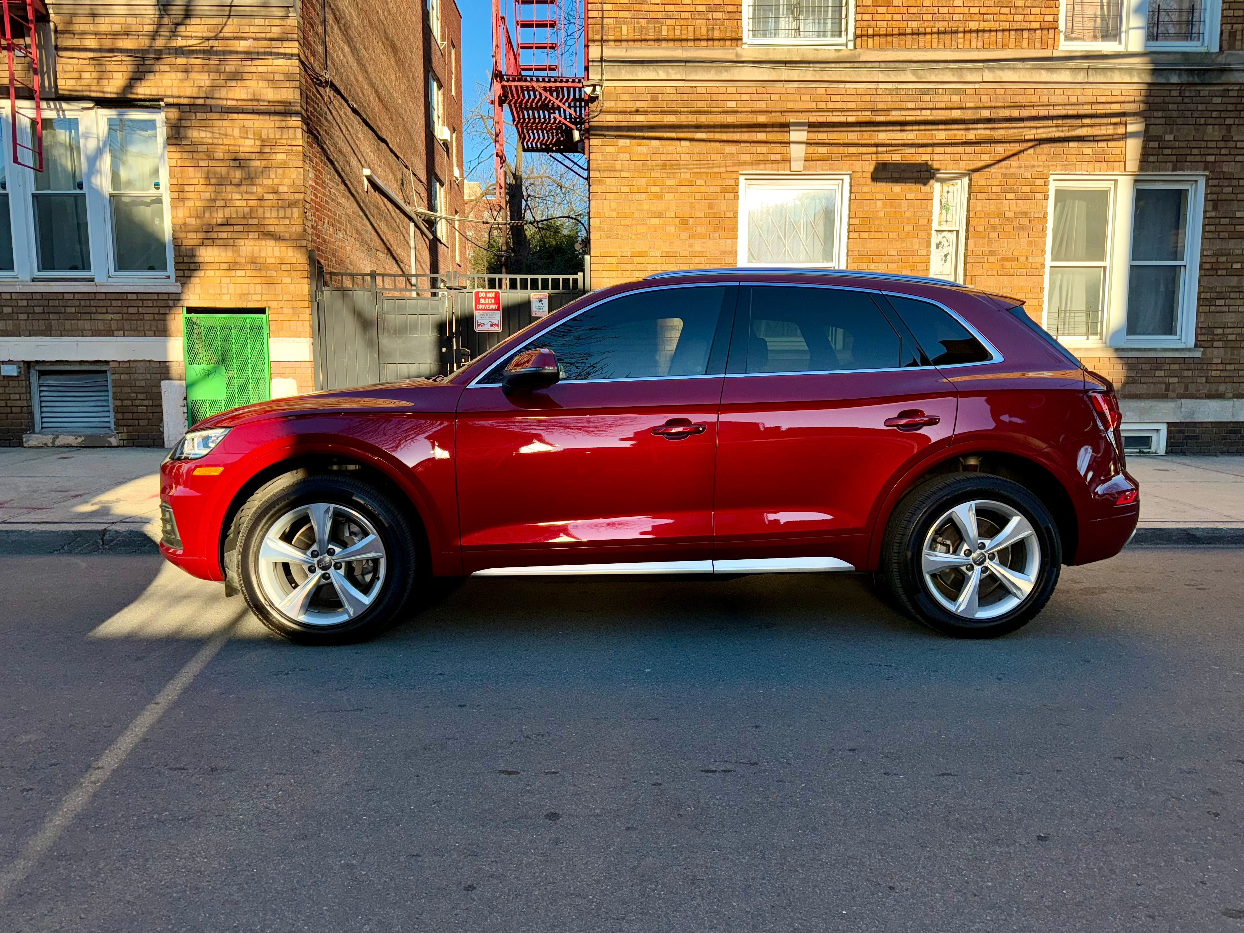 Used 2020 Audi Q5 2.0T Premium Plus w/ Premium Plus Package AWD/4WD image 2
