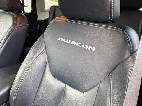 Used 2014 Jeep Wrangler Unlimited Rubicon w/ Connectivity Group image 13