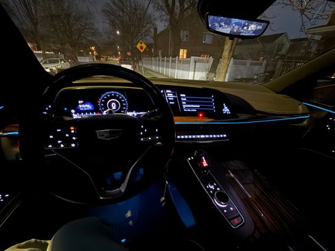 Used 2024 Cadillac Escalade ESV Premium Luxury image 8