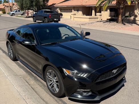 Used 2015 Ford Mustang Premium image 4