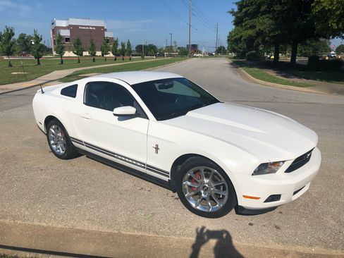 Used 2010 Ford Mustang Premium image 4