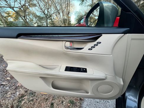 Used 2013 Lexus ES 350 w/ Premium Pkg image 12