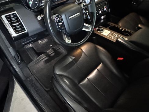 Used 2019 Land Rover Discovery SE image 10