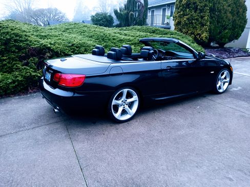 Used 2013 BMW 335i Convertible image 4