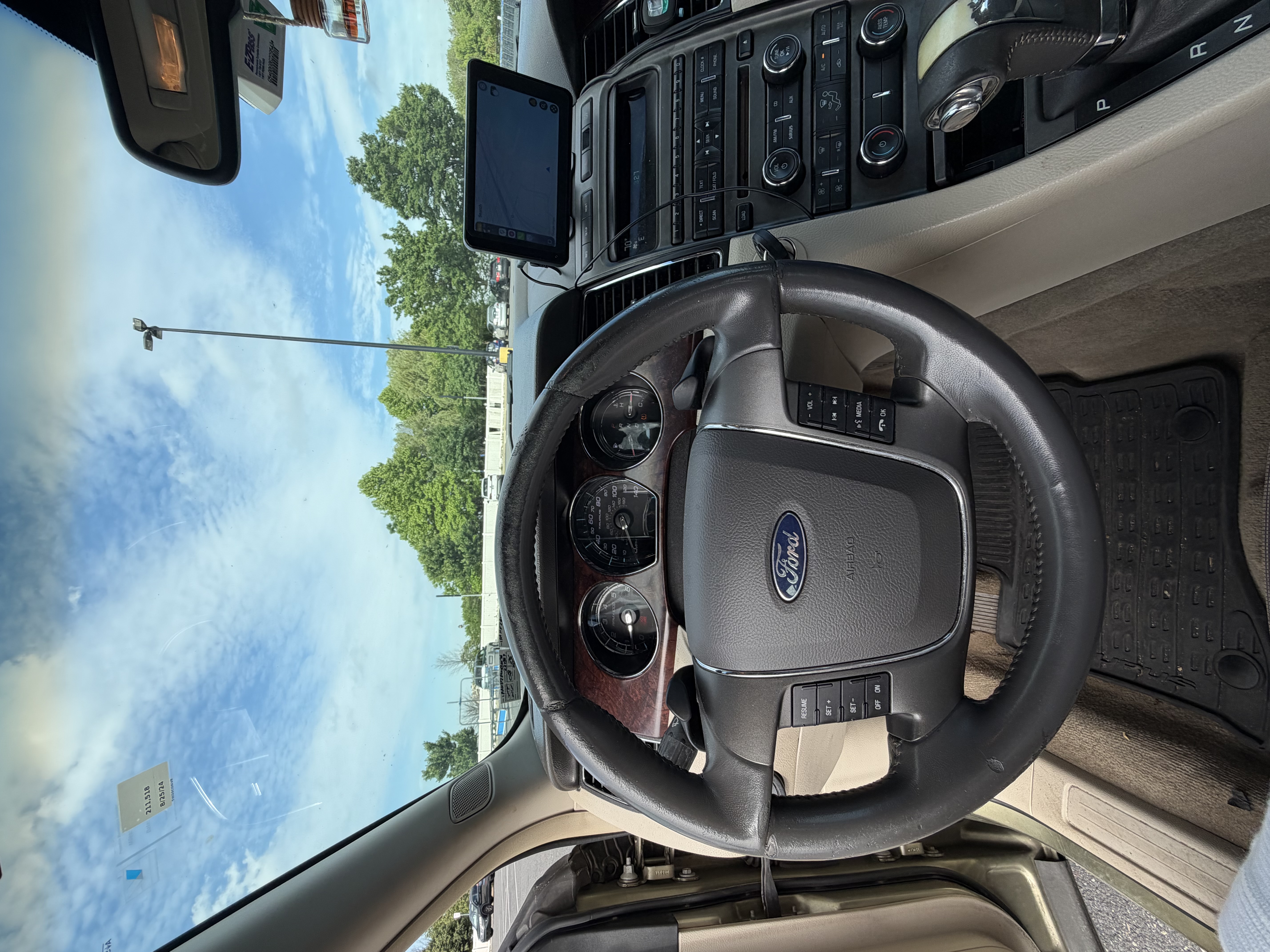 Used 2012 Ford Taurus SEL FWD image 16