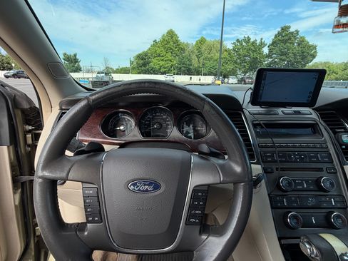 Used 2012 Ford Taurus SEL FWD image 16