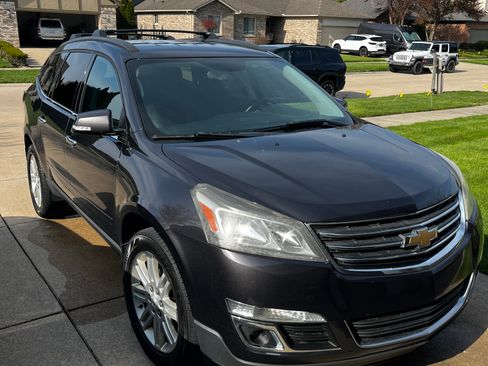 Used 2015 Chevrolet Traverse LT w/ Traveler's Package FWD image 2