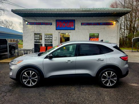 Used 2022 Ford Escape SE w/ SE Sport Appearance Package image 12