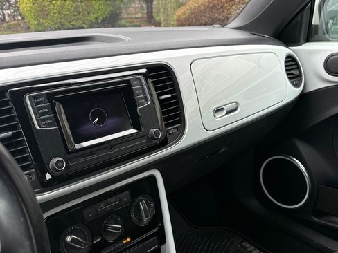 Used 2018 Volkswagen Beetle 2.0T S image 5