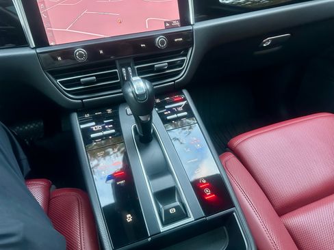 Used 2023 Porsche Macan image 21