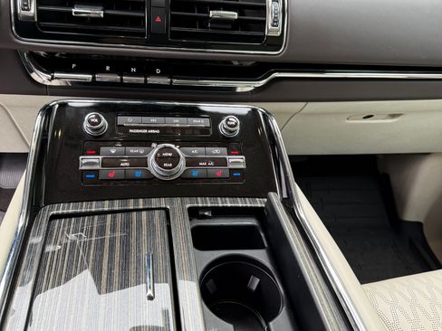 Used 2024 Lincoln Navigator L Black Label image 8