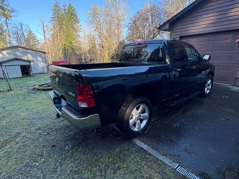 Used 2017 RAM 1500 Classic SLT image 2