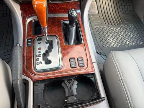 Used 2004 Toyota Land Cruiser image 8