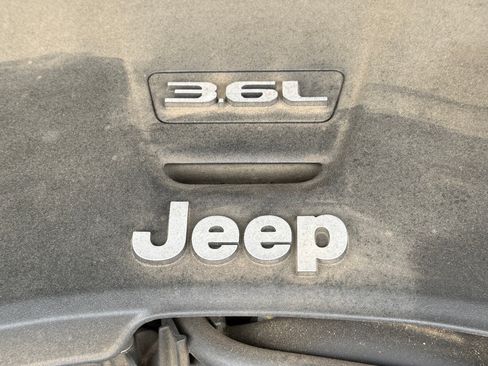 Used 2018 Jeep Wrangler Unlimited Sahara AWD/4WD image 30