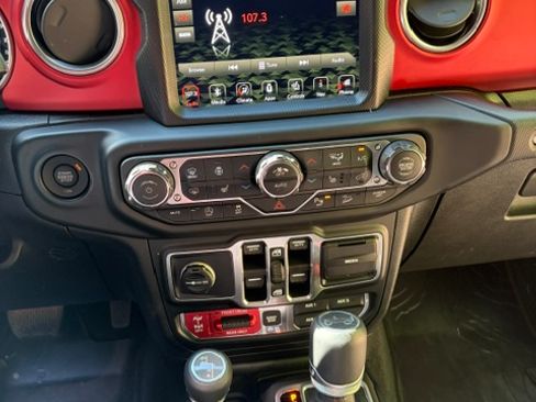 Used 2018 Jeep Wrangler Unlimited Rubicon AWD/4WD image 6