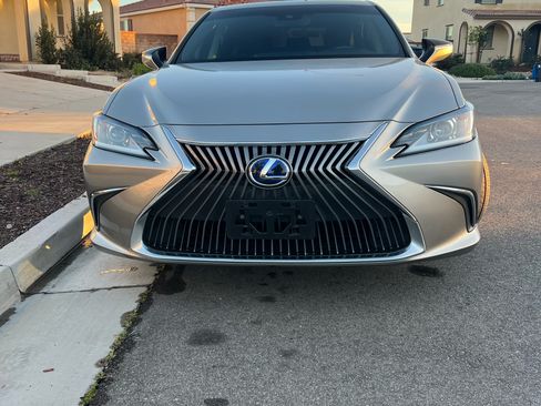 Used 2020 Lexus ES 300h 300h Sedan 4D w/ Accessory Package 2 image 8