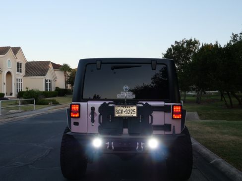 Used 2013 Jeep Wrangler Unlimited Rubicon w/ Connectivity Group AWD/4WD image 14