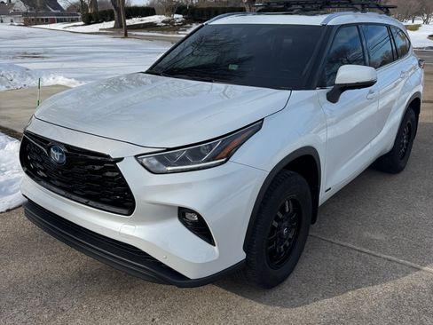 Used 2022 Toyota Highlander Limited image 2