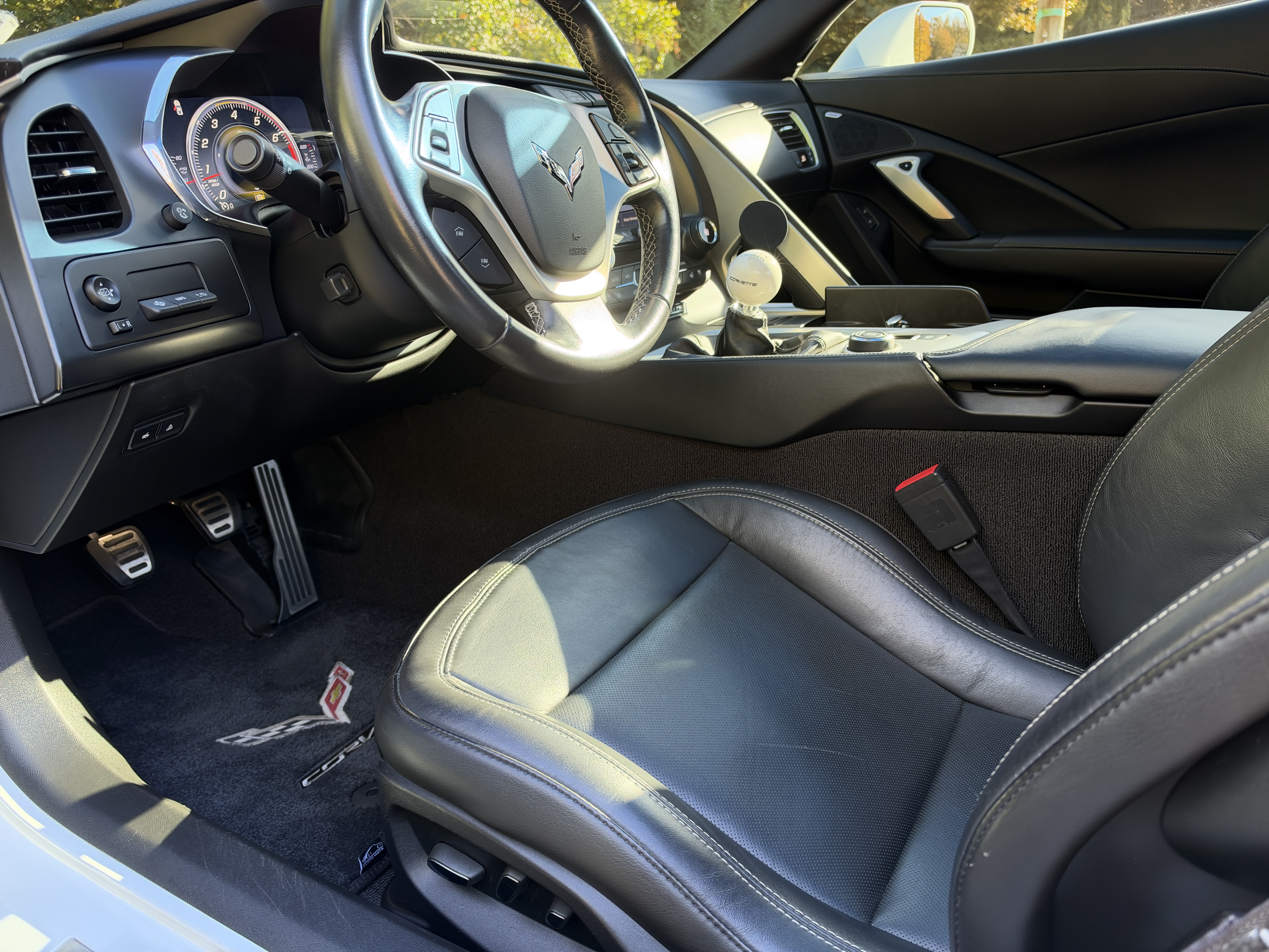 Used 2015 Chevrolet Corvette Stingray Coupe w/ 2LT Preferred Equipment Group RWD image 16