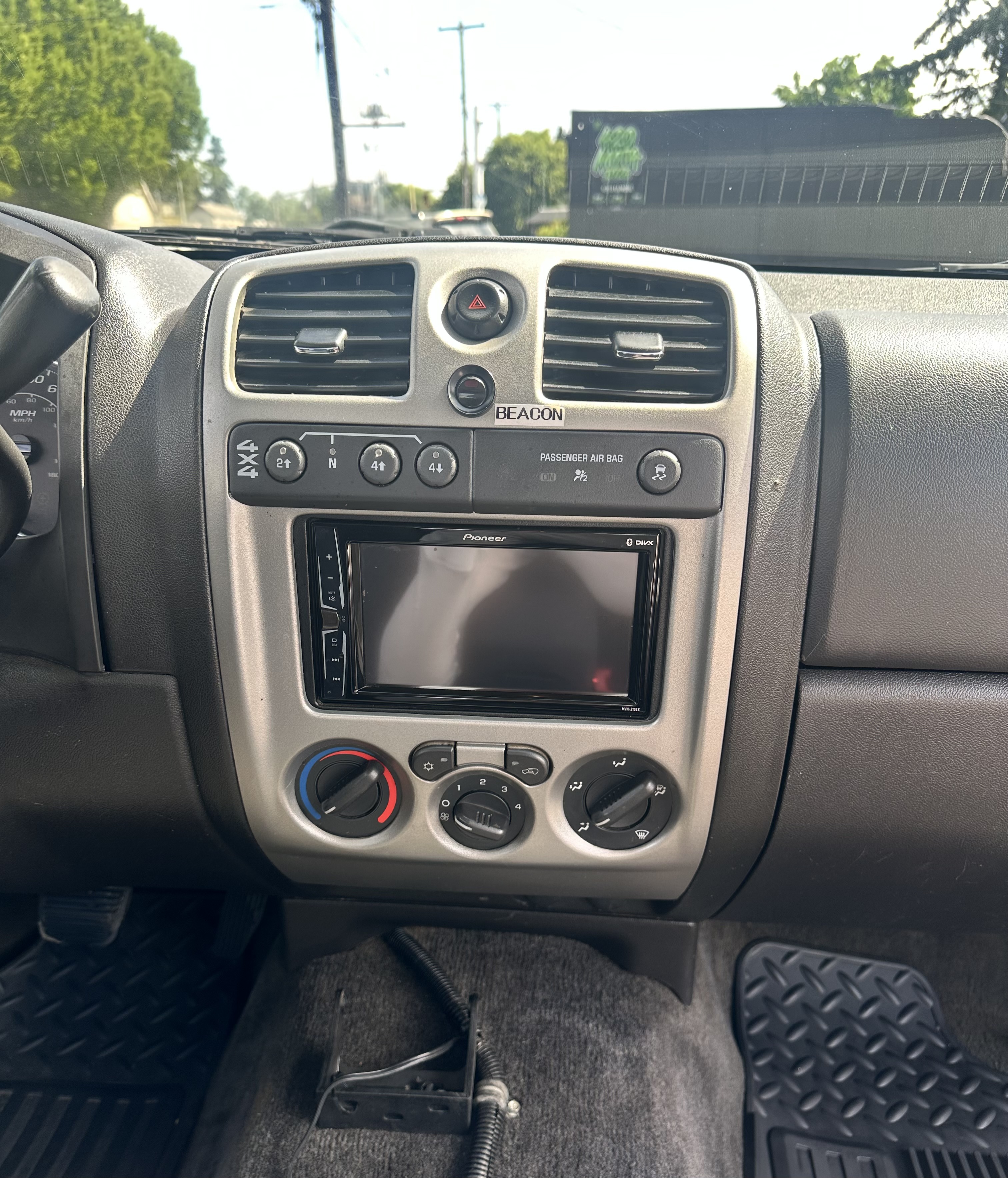 Used 2011 Chevrolet Colorado W/T AWD/4WD image 15