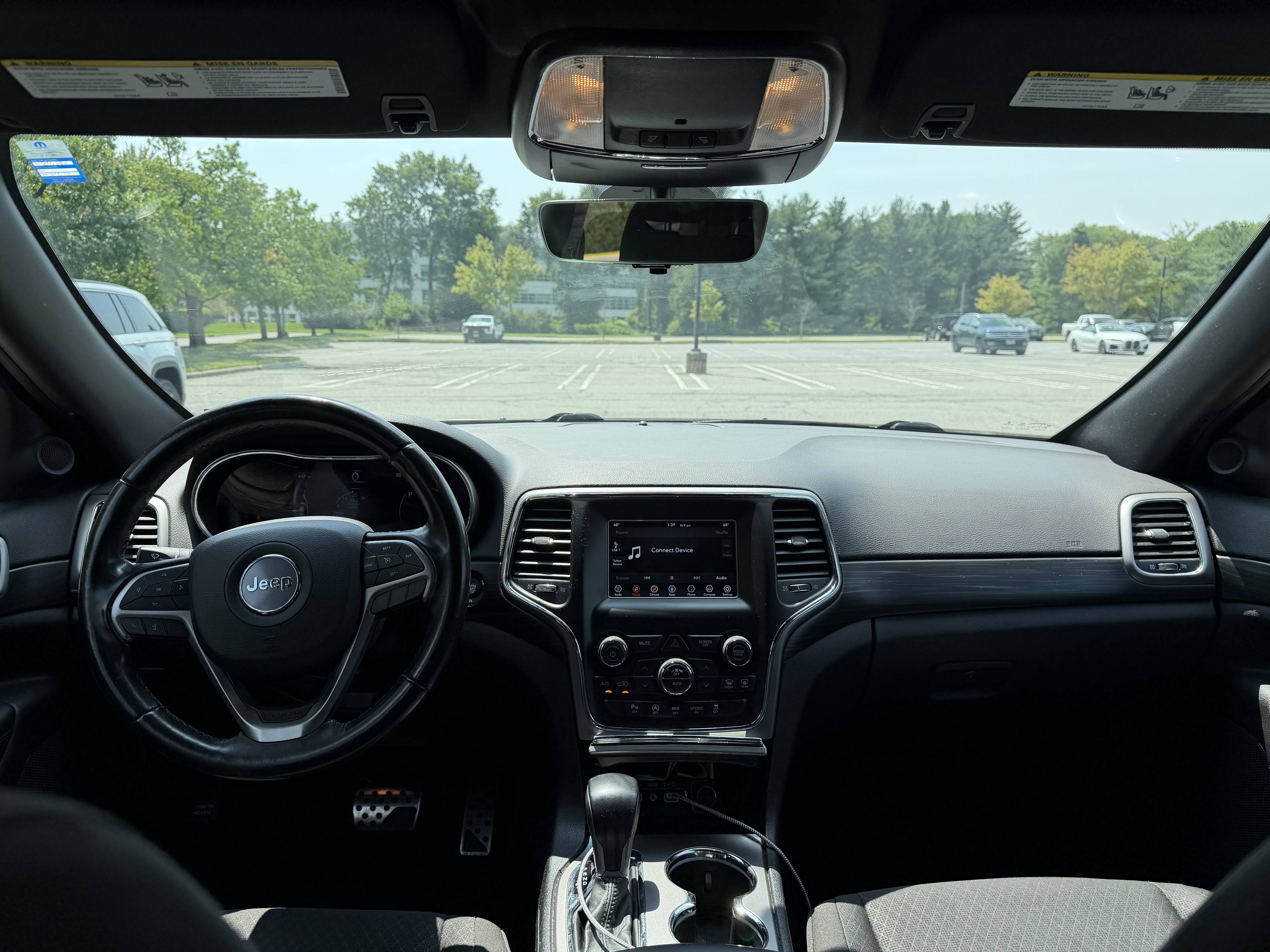 Used 2020 Jeep Grand Cherokee Laredo AWD/4WD image 4