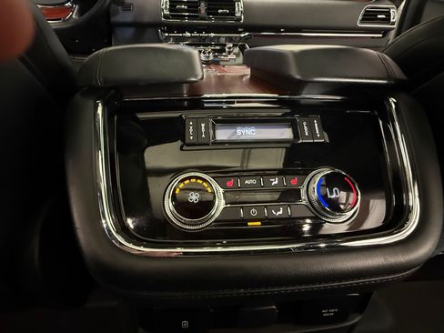 Used 2020 Lincoln Navigator Reserve w/ Equipment Group 208A Reserve AWD/4WD image 19